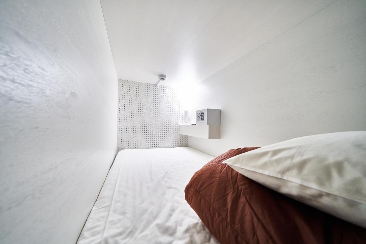 &And Hostel Shinsaibashi East Осака Екстер'єр фото